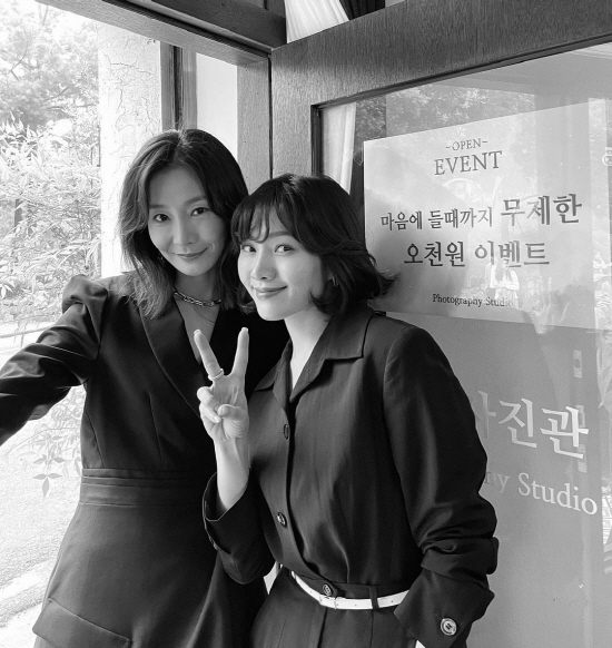 On the 26th, SBS gilt drama I am breaking up now Instagram has been uploaded with a hashtag called Jeon Mi Sook # Hwang Chi Sook # Park Hyo-joo # Choi Hee-seo.Choi Hee-seo and Park Hyo-joo in the photo posed with a smile.Choi Hee-seo responded by saying, We are close.I am breaking up now is a farewell act that is written as farewell and reads love.It broadcasts every Friday and Saturday, and Song Hye-kyo, Jang Ki-yong, Choi Hee-seo, Kim Ju-Hun, and Park Hyo-joo are appearing.Photo: Were breaking up now, Instagram