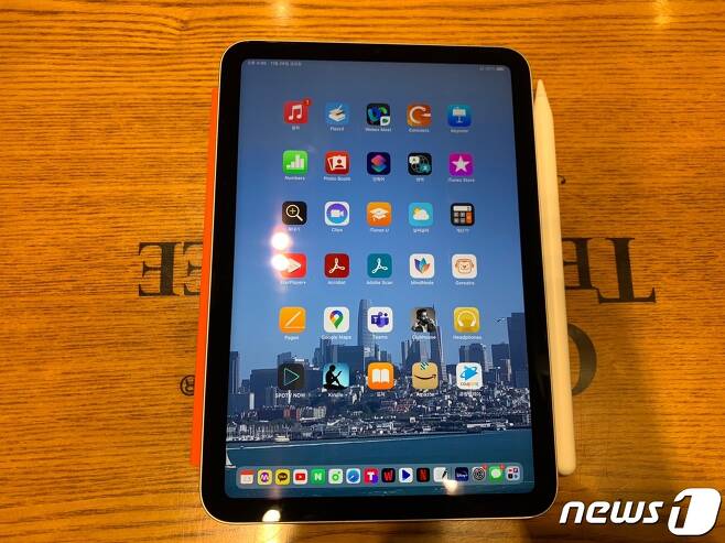 애플의 새로운 태블릿PC인 '아이패드 미니 6세대' © 뉴스1