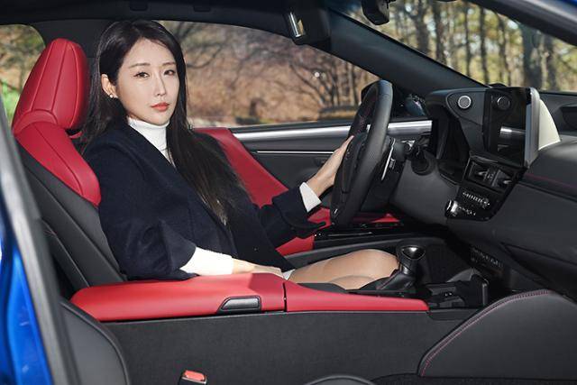 렉서스 ES 300h F 스포츠를 만난 특별한 손님, 유다연