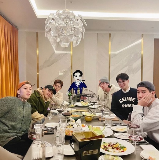 Group Block B was gathered in one place.Jae Hyo posted a picture on the 27th, saying, I enjoyed the whole of Kwon.In the photo, Block Bs eldest brother Taeil, leader Zico, Jae Hyo, extraordinary, U-Kwon, and youngest Pio sit around and give a cheerful atmosphere.Park Kyung appears to have failed to join due to his military service.Many fans who responded to the post responded that they were I wanted to see, Its been a long time and Thank you for gathering.Meanwhile, Block B released their 2011 single Two You Warner Bee? (Do U Wanna B?) and left hits such as Nanina, HER and Jackpot, and Park Kyung joined the Army active duty after acknowledging and apologizing for the alleged school violence scandal that erupted last September.