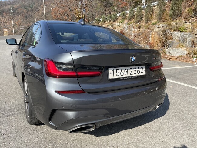 BMW M340i 뒷모습