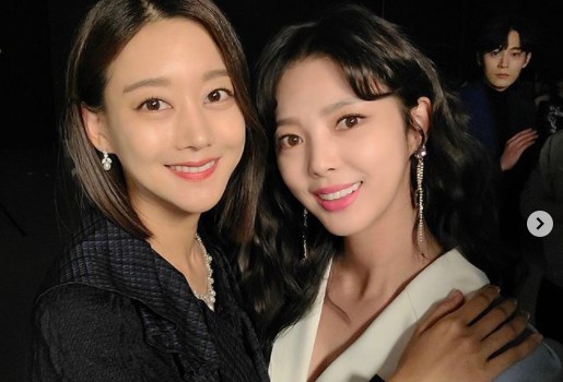 Actor Hyun-kyung Uhm has attracted attention by unveiling Oh Seung-a and the sweet two-shots of the beauty.On August 28, Hyun-kyung Uhm posted a picture with his article My Love Seung-ah and Im going to take a picture of Jae-min. # 2nd husband.In the photo, Hyun-kyung Uhm is smiling with Oh Seung-a. The two Actor goddess visuals and warm atmosphere catch the eye.In the friendly two-shots of Hyun-kyung Uhm and Oh Seung-a, fans responded that Both of you are pretty and Actually Sharon and Jae Kyung are close.Meanwhile, Hyun-kyung Uhm and Oh Seung-a are meeting with their fans by appearing on MBC Drama second husband.The second husband is a passionate romance drama in which a woman who has lost her family unfairly due to a tragedy caused by an unstoppable desire takes revenge in mixed fate and love.