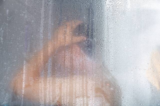 물이 너무 뜨거워도 신체 여러 부위의 악영향을 끼친다./
