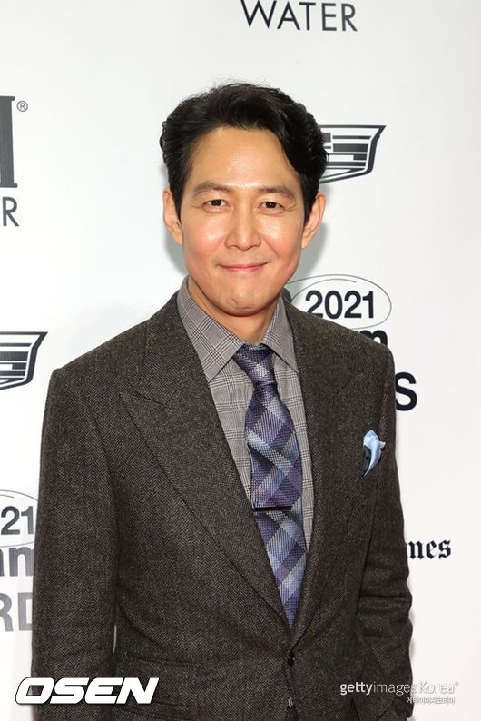 Squid Game was the first Korean drama to receive the Gotham Awards trophy.However, Lee Jung-jae, who was the prime minister, was disappointed that he could not receive the trophy.Netflix original Squid Game won the trophy for the Breakthrough Series - Long Format (over 40 minutes) at the 2021 Gotham Awards in United States of America New York on the 29th (local time).Squid Game is a story about people who participated in a questionable survival with a prize money of 45.6 billion won risking their lives to become the last winner and challenging the extreme game.Within four weeks of its release, more than 140 million former World homes were watched and gained hot popularity, with the long-term reign of the top World Top (TOP) in the Netflix TV program category.Squid Game, which is still at the top of the top of the World Top (TOP) list in the Netflix TV program category, is still running the box office after competing with prominent works such as The Good Lord, Its a God, Small X, The Underground Rail Lord, and The White Lotus. He proved his popularity by winning a trophy.After the release on September 17, there was a miracle, and the most miraculous thing was the support I sent from the former World to this small show in Korean, said Kim Ji-yeon, CEO of Cylon Pictures. I think I can not thank you more than this, but I want to send the greatest gratitude to the former World Squid Game fans.All the actors and staff members who were involved in the Squid Game showed perfect teamwork at their respective positions, the award-winning remarks said.Hwang Dong-hyuk shared the joy of the prime minister with Lee Jung-jae and Jung Ho-yeon, who flashed the trophy.I told him that if he came up to the stage and thought the crowd was naked, he would be less nervous, but it doesnt help. Im more nervous, Hwang said, giving a nervous laugh.I wrote this show in 2009, 12 years ago, some of which were violent and unrealistic, but now its the most famous show on the planet.I just thank you for what I can say. Thank you for watching and loving Squid Game.Lee Jung-jae, on the other hand, failed to win the Outstanding Performance in a New Series category.The United States of America variety predicted that Lee Jung-jae, who played Sung Ki-hoon in the Squid Game, would not have any hints about the possibility of winning any (for the new category) this year, but Lee Jung-jae will receive it.Lee Jung-jae competed with Ethan Hawk (The Good Lorde Bird), Anya Taylor Joy (Queens Gambit), Jennifer Coolidge (White Lotus), Michael Grays (Rudderford Falls), Debry Jacobs (Dogs in the Reserve), but the honor of the award was Ethan Hawke and Tussaud Mbedu (The Under Under). I went back to Ground Rail.Meanwhile, the Gotham Awards is an award ceremony sponsored by the Independent Film Project (IFP), the largest independent film support organization in United States of America, held annually in United States of America.It is an awards ceremony that opens the awards ceremony season of United States of America, and it is a place to predict the results of awards such as Oscar and Emmy.Attention is focusing on what will happen at the United States of America awards ceremony to be held in the future, with Squid Game receiving the Gotham Awards trophy for the first time in Korean drama.