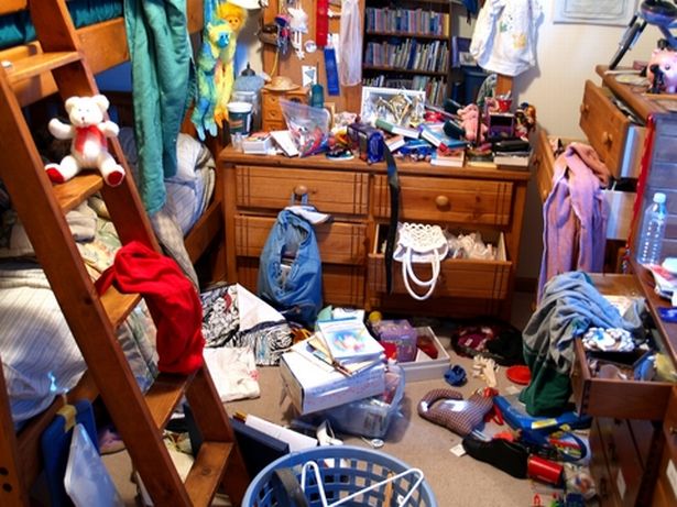 스코틀랜드 글래스고에 사는 8세 소녀 에밀리의 지저분한 방(사진=해피 베즈)