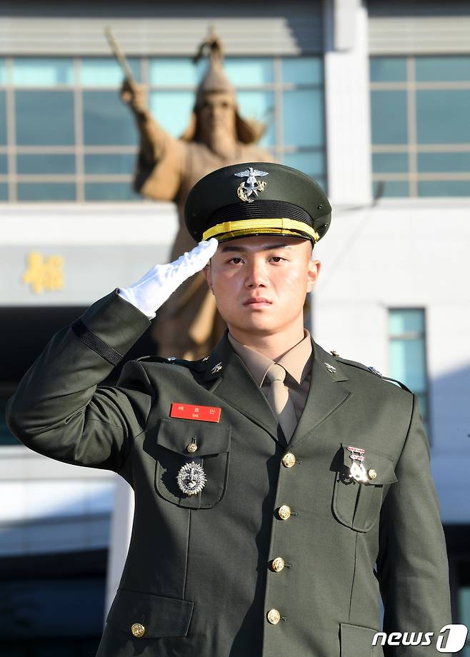 1일 해군·해병대 학사사관 제131기로 임관하는 배효민 해병대 소위. (해군 제공) 2021.12.1/뉴스1