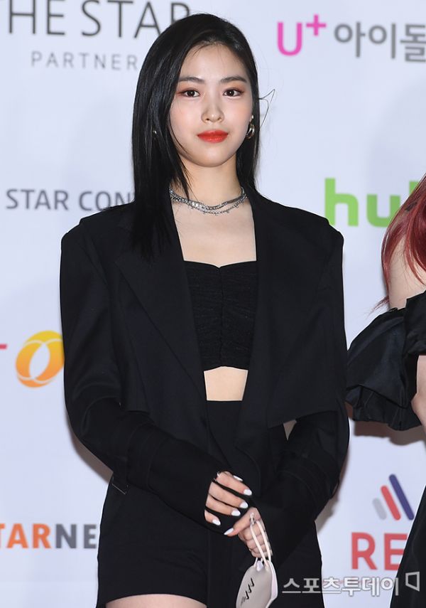 2021 Asian Artist Awards Red Carpet event was held at KBS Arena in Gangseo-gu, Seoul on the afternoon of the 2nd.The group ITZY Ryu Jin is stepping on Red Carpet.201.12.02.