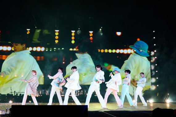 [서울=뉴시스] 방탄소년단_콘서트 BTS PERMISSION TO DANCE ON STAGE - LA_단체. 2021.11.30. (사진 = 빅히트뮤직 제공) photo@newsis.com /사진=뉴시스