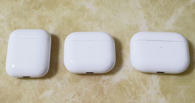 왼쪽부터 애플 무선이어폰 ‘에어팟 1세대’, ‘에어팟 3세대’, ‘에어팟 프로’ 유닛.ⓒ데일리안 김은경 기자