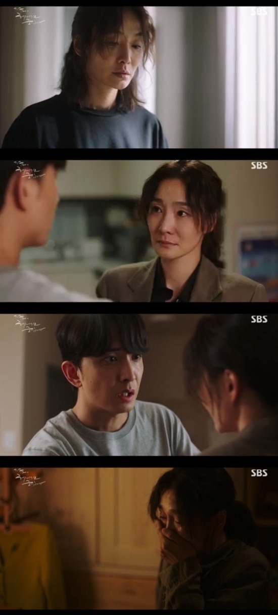 In the 8th episode of SBSs gilt drama Now, Im Breaking Up, which aired on the 4th, Ha Young-eun (Song Hye-kyo), who is furious to learn that her best friend, Park Hyo-joo, has pancreatic cancer, was portrayed.In the previous broadcast, Jung Mi-sook found obstetrics and gynecology as a symptom of vomiting, and although she thought she was pregnant, she was not vomiting from morning sickness.In the meantime, the doctor asked Jeon Mi-sook to get a precise diagnosis, and as a result, he was diagnosed with pancreatic cancer.Jeon Mi-sook was shocked, went to another hospital and was tested once again, but the results were the same: The hospital said, Close what you were doing and get in quickly.Jeon Mi-sook was not able to tell anyone about this fact and was overcoming it alone.I poured more nagging on my husband who could not do housework properly, and when I thought I would never break up with my daughter, I went to the department store and bought some clothes that my daughter could wear after bigger.Did you blow money with stocks? exclaimed Kwak Soo-ho, the husband of Jeon Mi-sook, as he pinched his wifes seemingly distracted behavior these days.Jeon Mi-sook replied, Yes, think so, but he poured tears while looking at his sleeping daughter.And then something happened: Jeon Mi-sook collapsed when he was alone, and fortunately, Ha Young-eun noticed just before he collapsed, and called 119 to the hospital.At the hospital, Ha Young and Kwak Soo-ho learned about pancreatic cancer in Jeon Mi-sook. Kwak Soo-ho looked at Jeon Mi-sook and said, What is the doctor saying, Jimin mom?Why are you doing this? I do not know that my wife is sick, she cried, blaming herself.Jeon Mi-sook told Ha Young-eun, Its nothing to live with. How can this happen to me? I have no sense of reality.But I was suddenly scared because I was sick. Hae Young said, Lets treat cancer. Why do not you give up doing nothing? But Jeon Mi-sook said, Jimin is only seven years old. I lie down with cancer and tell Jimin to come up with water, I can not braid my hair, and Im tired of my mothers sickness.I hate my mother. Young Eun-ah, I dont want to break up with my Jimin so much.Ha Young-eun said, Ill do it. Ill braid my hair, and my aunt will take me to kindergarten.Even if you can not live only Haru, Haru does not want to do it now, but what you want to do, and lets live more Haru while doing things you can not do. So Jeon Mi-sook said, Do not make me hope. Im sorry. I can not do anything. And Ha Young also poured tears.Photo: SBS broadcast screen