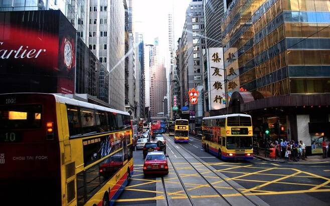 홍콩 거주민들은 절반 가까이는 성인 자녀의 생활비 등 경제적 지원을 계속하고 있는 것으로 조사됐다. (사진=바이두)