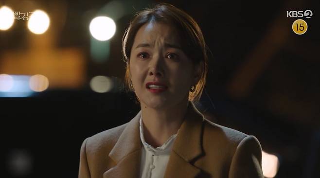 Sunwoo Jae-duk is appalled by So Yi-hyuns truthOn KBS 2TVs Guddu broadcast on the 7th, a figure of a crying figure (Sunwoo Jae-duk) was drawn after learning that Gemma (So Yi-hyun) was a biological daughter.I will not let anyone hurt my daughter, said Hyuk-sang, who had set a trap for Gemma earlier, to Lee Hye-bin (Jeong Yu-min), who was still in a mood.Lee Hye-bin refuted, Why? Is Kim Gemma wrong? Its my fault. Kim Gemma, its my sister. My mother gave birth.Its nothing, he said.Furthermore, Hye-kyung (Choi Myung-gil) met Hye-sang, Im going to get Kim Gemma out of the way, and Im going to make sure she doesnt show up in front of us again.Ill get rid of it forever.Why? Did you suddenly feel like youve forgotten? I thought you were the only one who knew. You know why?Its because youre the daughter you gave birth to, but I cant take it anymore.On the other hand, the mold (Bwang Dong-ju), who learned through the wiretap that Gemma was in crisis, found Hee-kyung and said, Will you let your father kill her? Kim Gemma, her fathers daughter.My father took me to kill Kim Gemma now, and hes going to be guilty of being dangerous and unwashable.But as Lee Hye-bin did, the soulful scapegoat avoided responsibility, saying, I just said I was scared, and the angry mold said, No, I will kill you.Please listen to me, he shouted.The visual revolution led the men to attack Gemma, who said, I will not let you kwon hyok-sang. He said, Scream more.Lets see whos listening. He grinned and stabbed Gemma with a knife.Then he said, Kim Gemma is your daughter. The genetic inspection you saw was Gemma, not Lee Hye-bin.You are Kim Jemmas father. The figure cried out, No, as she sat down in front of the fallen Gemma.Then, after taking Gemma to the hospital and transfusioning, he told Hee Kyung, Why did you cheat? Why did you cheat that Kim Gemma was my daughter? I tried to kill my daughter with my hand.My daughter, who was born with my blood, he said.In the meantime, Hee Kyung said, Its not my fault, even if you did not abandon me. He said, I loved you so much, more than myself than my children.When I realized that love was fleeting, I was already in Hell. I love you and hate you. 