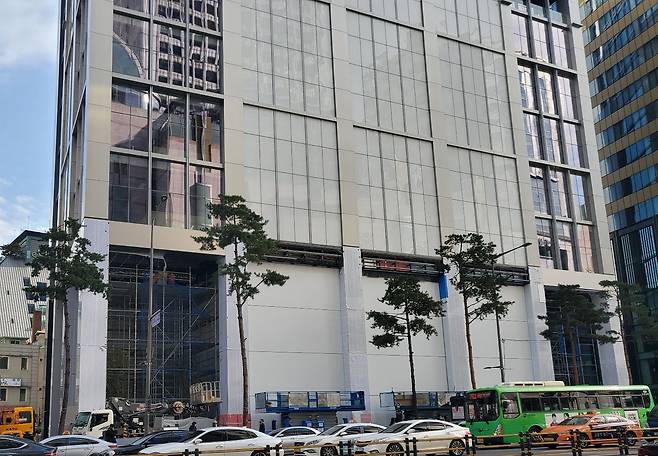 국내 애플스토어 3호점이 들어설 것으로 추정되는 서울 명동의 한 빌딩. /김양혁 기자