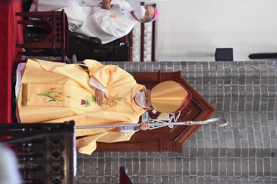 정순택 베드로 대주교는 한국 최대 교구인 서울대교구에서 수도회 출신 첫 교구장이 됐다. [사진 천주교 서울대교구]
