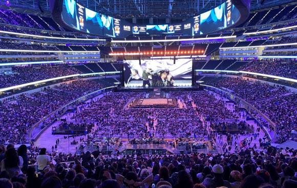 28일(현지시간) 미국 로스앤젤레스(LA) 소파이 스타디움에서 방탄소년단(BTS) 콘서트가 열리고 있다. 콘서트는 다음 달 3~4일 2회의 공연을 남겨놓고 있다. 2021.11.29 연합뉴스