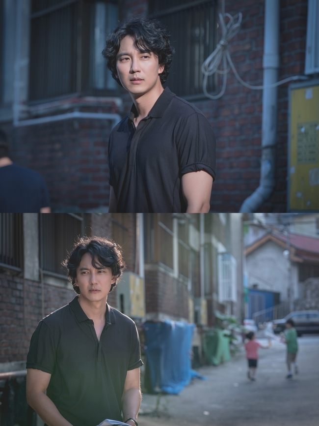 Kim Nam-gils first SteelSeries, who read the heart of evil, was released.SBSs new gilt, which will be broadcast at 10 p.m. on Jan. 14, is Drama, which tells the story of South Koreas first Profiler, who had to look at the hearts of serial killers at the height of evil when the unmotivated murders were soaring.It is expected to be a well-made crime psychological investigation drama that SBS, a genre famous singer, ambitiously presents.The public expectation toward the readers of the evil, and at the center of it is Actor Kim Nam-gil (Song Ha-young).Kim Nam-gil is considered the best actor in South Korea, which has not only excellent acting but also ratings and topicality.Drama, who Kim Nam-gil chose to perform the acting transformation, is the reader of the evil mind. Kim Nam-gil is focusing on what he will show and how he will lead the drama.Meanwhile, on December 10, the production team of The Readers of the Evil released Kim Nam-gils shooting SteelSeries.Kim Nam-gil plays the role of the male protagonist Song Ha-young.Song Ha-young, a crime behavior analysis team at the Seoul Metropolitan Police Agency, seems to have no feelings, but becomes the first profiler in South Korea as a person who looks deeper than anyone else.Kim Nam-gil in the public photos appears to be investigating a crime case, especially Kim Nam-gils expressiveness robbing the eye.The expressionless expression that seems to not easily reveal the emotion causes a heavier atmosphere, and the more you look at the dry eyes that seem to be cold, the sharper and cooler you are as if you are penetrating everything.Here, the achromatic attire that seems to be active and undecorating makes us guess the psychology of Song Ha-young in the play.The center of our drama is Kim Nam-gil, said the production team of readers of evil mind.Kim Nam-gil has a great acting ability and presence, and has three-dimensionally drawn Song Ha-young characters that are difficult to express.In addition, in the field, he always showed his leading role in taking the lead, taking care of his younger actors and staff.I would like to ask for your interest and expectation in the performance of Actor Kim Nam-gil, who will lead the readers of evil. (Photo provision = Studio S.