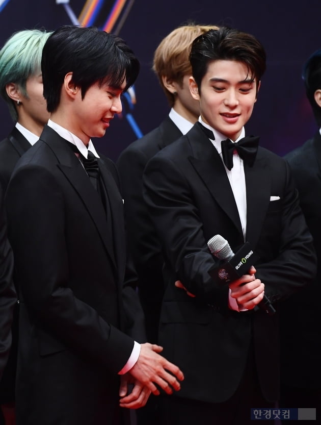 Group NCT Doyoung and Jaehyun are interviewing at the 2021 Mnet Asian Music Awards (2021 MAMA) red carpet event held at CJ ENM Studio Center in Paju City, Gyeonggi Province on the afternoon of the 11th.MAMA has been showing the newness of breaking prejudice for a long time, such as the first global hosting of the K-POP awards ceremony, the first simultaneous hosting of the K-POP awards ceremony in three Asian regions, and the first dome performance hall of the K-POP awards ceremony.The 2021 MAMA plans to showcase the stage with the concept of MAKE SOME NOISE, which will allow people to respect each others values ​​without prejudice and experience the power of powerful music that will make the world one more.