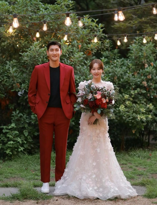 Broadcaster Lee Kyung-kyus daughter and actor Lee Ye Rim and footballer Kim Young-chan (YangsanFC) will post a wedding march today (11th).The two men, who had not hidden their devotion by posting date photos through their SNS, officially began their public devotion in 2017.At the time, the two sides said, The two have met for an introduction and have been dating for a year.Lee Kyung-kyus active support for Lee Ye Rim and Kim Young-chans friendship also continued.Lee Kyung-kyu, who has shown off his extraordinary affection for soccer, said in JTBC s One Kiss Show broadcast the following year, I wanted son.I wanted to have Son play soccer, he said. My daughters boyfriend is a soccer player. I got two things at the same time. I hope they never break up.The first mention of the marriage news of the two was also Lee Kyung-kyu, who appeared on KBS Joy Whatever Questions, which was broadcast in January this year, and said, I am very angry.I want to reduce my anger a little. It was Lee Kyung-kyu who picked up the topic.He pulled out the flag to check the divination, where a picture of the groom and bride was painted.Lee Kyung-kyu, who saw this, was embarrassed and said, I have good news among the family members this year. He said, It is really useful.Seo Jang-hoon speculated that Yerim is more than marriage, and Lee Kyung-kyu gave a meaningful look and strengthened the marriage theory.Lee Kyung-kyu, in an interview with a media outlet, revealed that the two are preparing for the marriage in the second half of this year.As the artistic godfather Lee Kyung-kyus daughters Wedding ceremony, interest in the guest was also poured.He attracted attention by mentioning some of the entertainers who turned the wedding invitation card on the Kakao TV Chim Kyung-gyu released on the 8th, which was just around the corner of marriage.Lee Ye Rim and Kim Young-chans Wedding ceremony society was a boom that had been MC at Lee Ye Rims birthday party in the past.In addition, KCM, who called the celebration at the time, also said that he attended Lee Ye Rims Wedding ceremony as a celebration.Lee Kyung-kyu said, The second part will have a duet of Lee Soo-geun and Kim Jun-hyun with a trot singer called Cho Jung-min and Park Gun.Not only that, Lee Kyung-kyugyu said, Everyone answered Im coming in letters, and theres the only one who said he would come by phone: Yoo Jae-Suk.The phone called and said, Brother, I have to go. If I dont go, whos going.It is good for the younger juniors to come directly, he said. Jae-seok and Ho-dong should come. I do not think Ye-rim is marriageing.YangsanFC