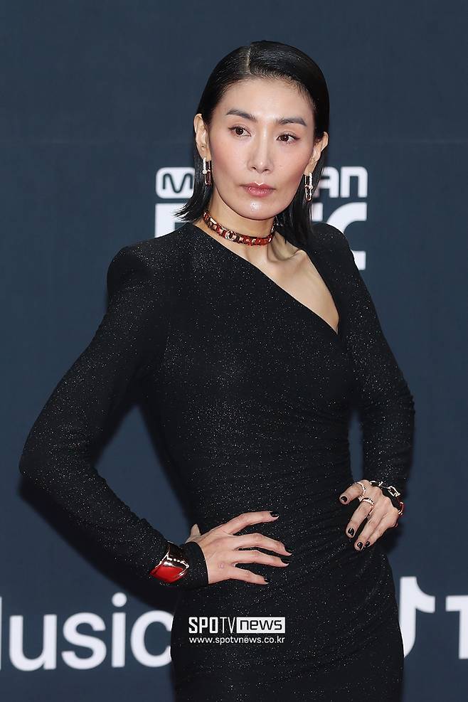 2021 Mnet Asian Music Awards (MAMA) red carpet event was held at CJ ENM Studio Center in Tanhyeon-myeon, Paju, Gyeonggi-do on the afternoon of the 11th. Actor Kim Seo-hyung poses.
