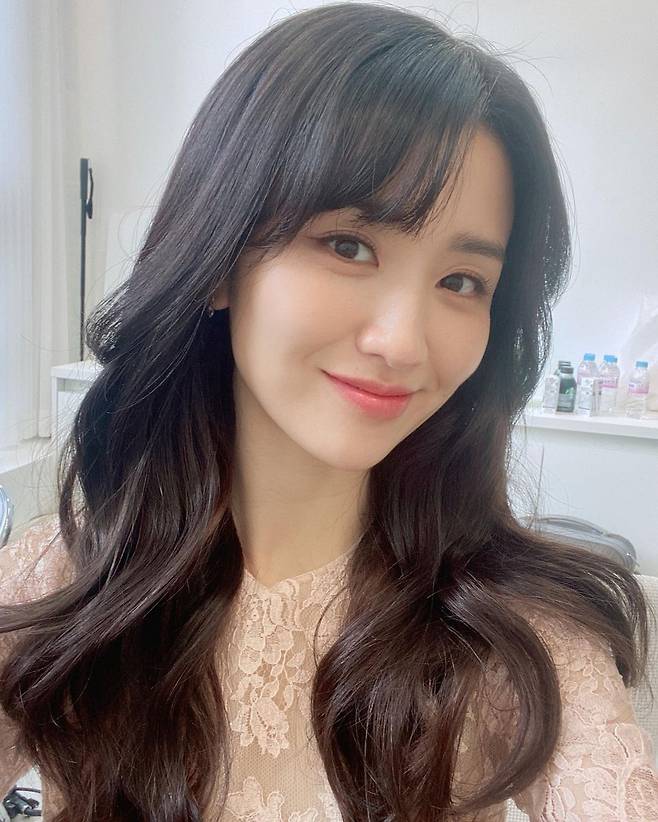 Park Ha-sun posted a picture on his instagram on the 10th with an article entitled When I grow up ... I can not get it together until August.The photograph shows the Swindlers Park Ha-sun, who has hair attached and has a short hair and long hair.Meanwhile, Park Ha-sun marriages with Ryu Soo-young and has a daughter in the bottom of the line; it is about to be released on Kakao TV During Season 2 next January.Photo = Park Ha-sun Instagram