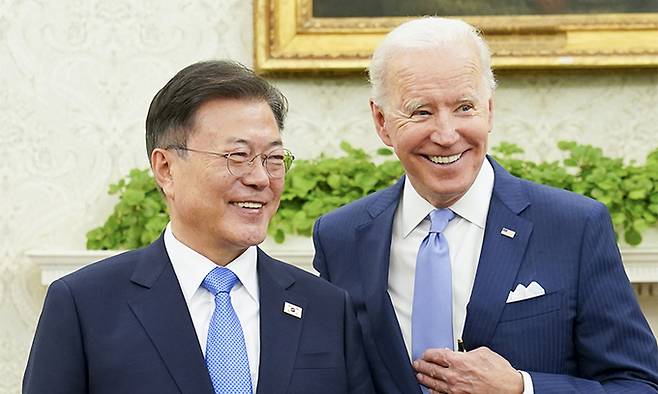 문재인 대통령(왼쪽), 조 바이든 미국 대통령. 연합뉴스