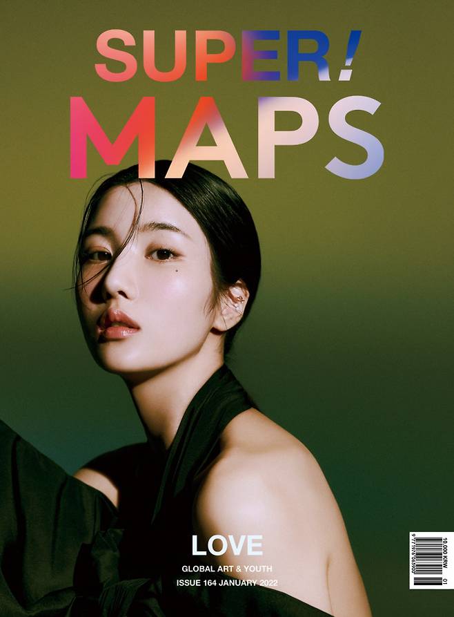 Singer Kwon Eun-bi has accessorised with a Maps (MAPS) cover.Global Art Fashion Magazine Maps released two cover covers of January 2022, in which Kwon Eun-bi participated through official SNS on the 14th.Kwon Eun-bi in the cover perfectly digested the alluring atmosphere.The January 2022 issue of Maps, covered by Kwon Eun-bi, will be released online on the 23rd.Kwon Eun-bi has become a complete type Solo after various activities after Solo debut.At 7 p.m. on the 18th, the first global online fan meeting, Welcome to Eun-Bi Land: Open the Door (WELCOME TO Eun-Bi LAND: OPEN THE DOOR), will be held and meet with fans around the world.