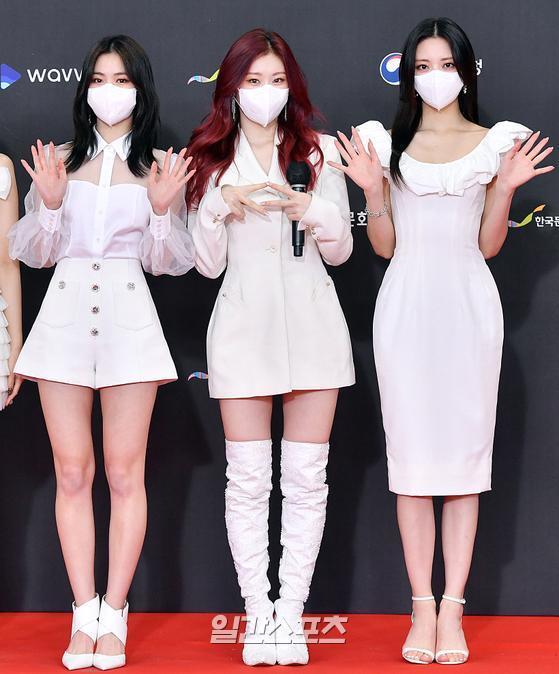 Group ITZY attended the 2021 KBS KPop Festival red carpet event held privately at KBS in Yeouido-dong, Yeongdeungpo-gu, Seoul on the afternoon of the 17th.