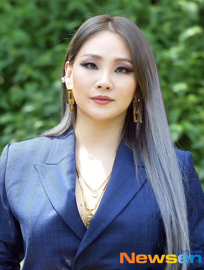 YG Entertainments representative producer Yang Hyun-suks atrocities have been revealed in five years.Singer CL (CL) told the story of the dismantling of 2NE1 (2NE1), who was a group in Interview, which was released through AP Entertainments official SNS on December 16.Minzy recently told AP Interview that he knew about the 2NE1 dismantling through media (the article), and so did CL, CL replied, I did, to be honest with you.CL said he was exposed to an article announcing the teams dismantling at a dinner with friends commemorating Thanksgiving, adding:  (on mobile phones) calls were made.Those situations were very heartbreaking for me at the time, he said. But now I have more freedom and decision-making about my life.So now it comes to me as a more interesting chapter. 2NE1 is a group of YG members, consisting of four members, including Sandara Park, Park Bom and Minzy, led by leader CL.Since debuting in 2009, he has made numerous such as Fire (Fire), I Dont Care (I Dont Care), Follow Me, Applause, You And I (Yu and Ai), Lonely (Lonely), Im Best Out, I Miss You, Come Back Home (Come Back Home), You or No. He hit songs and received popular love beyond fandom.But it was abruptly dismantled in November 2016.2NE1 was officially dismantled in November 2016.At the time, YG said, In May 2016, the exclusive contract for 2NE1 expired, and in the situation where Minzy could not be together, YG decided to officially dismantle 2NE1 after a long consultation with the rest of the members. 2NE1 was a group representing YG between the past seven years, so YG could not say that it is too bad and sad, but it is unreasonable to continue its activities. ...I decided to sell out the solo activities of the members rather than expecting the activities of 2NE1 without any promise. This official position is the content that is fully placed with the truth.Unlike YGs position that he had discussed 2NE1 with the members for a long time, CL and Minzy testified that they learned from the article that the team was disbanded.Recalling the official position announced by YG at the time of the member Minzy withdrawal in April 2016, the surprise doubles.YG reported on the failure to renew the contract with Minzy and the withdrawal, saying, With Minzys withdrawal, the rest of the members were deeply confused about whether 2NE1 would be dismantled as it is. Yang Hyun-suk met with three members and expressed his strong will to keep 2NE1 until the end,  I signed a contract with three people.In addition, we are preparing a new song for 2NE1 with the goal of this summer. After that, there was no official team activity of the trio 2NE1.This is unusual and rude to the artists who accompanied them during the 7 years, and to the music fans who cheered and loved them.It is known late in 2014 that Park Bom, a member of the United States of America, smuggled 82 domestic unlicensed drugs (ampetamines) and was suspended for detention. Even considering that group activities with Park Bom were realistically difficult, he is criticized for not following the duty of Dictionary Consultation and Notification.At that time, the final decision maker was Yang Hyun-suk, who recently resigned from his position as a representative producer due to unfavorable controversy such as gambling.Yang Hyun-suk is being tried for allegedly dissuading police investigation into drug use by Biai (real name Kim Han-bin), a singer of YG, (such as retaliatory threats and criminal escape teachers crime).