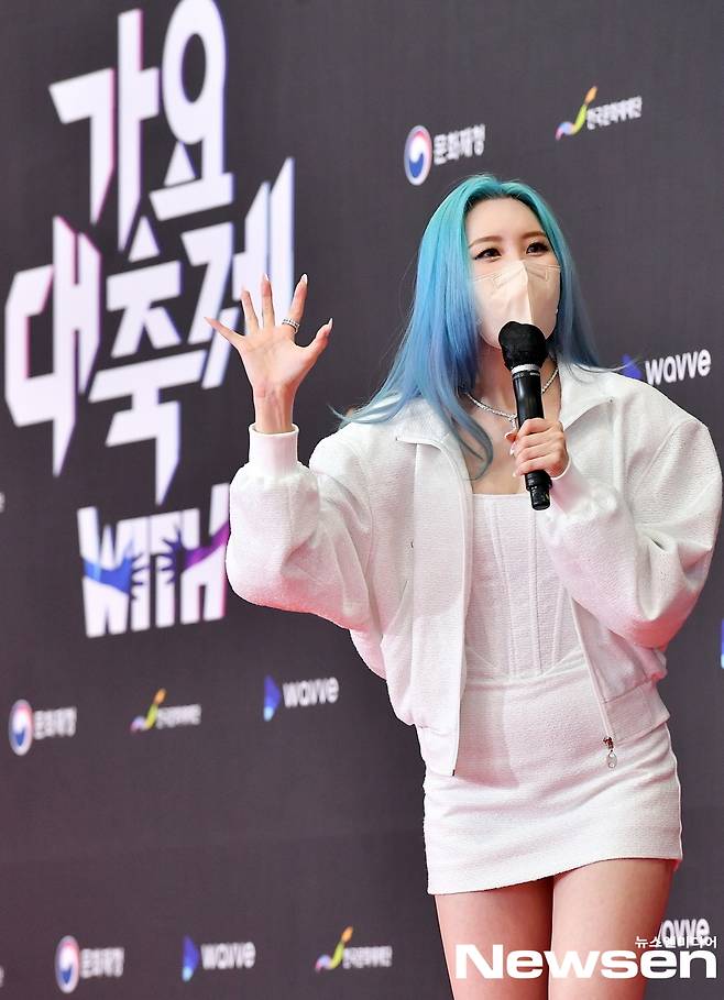 2021 KBS KPop Festival photo wall event was held on December 17th at KBS Hall in Yeouido, Yeongdeungpo-gu, Seoul, in the aftermath of Corona 19.Sunmi attended the day.