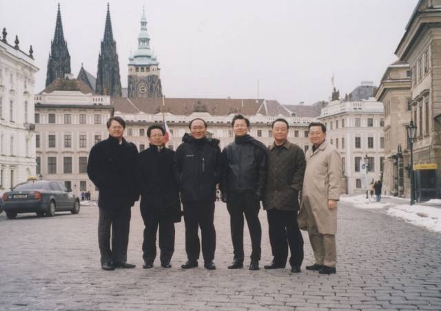 ▲2005년 3월 동유럽을 방문한 17대 국회 해외사법제도 시찰단 Ⓒ노회찬재단