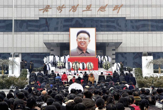 2011년 12월 17일 김정일 북한 국방위원장의 추모식에 참석한 북한 주민들 AP연합뉴스