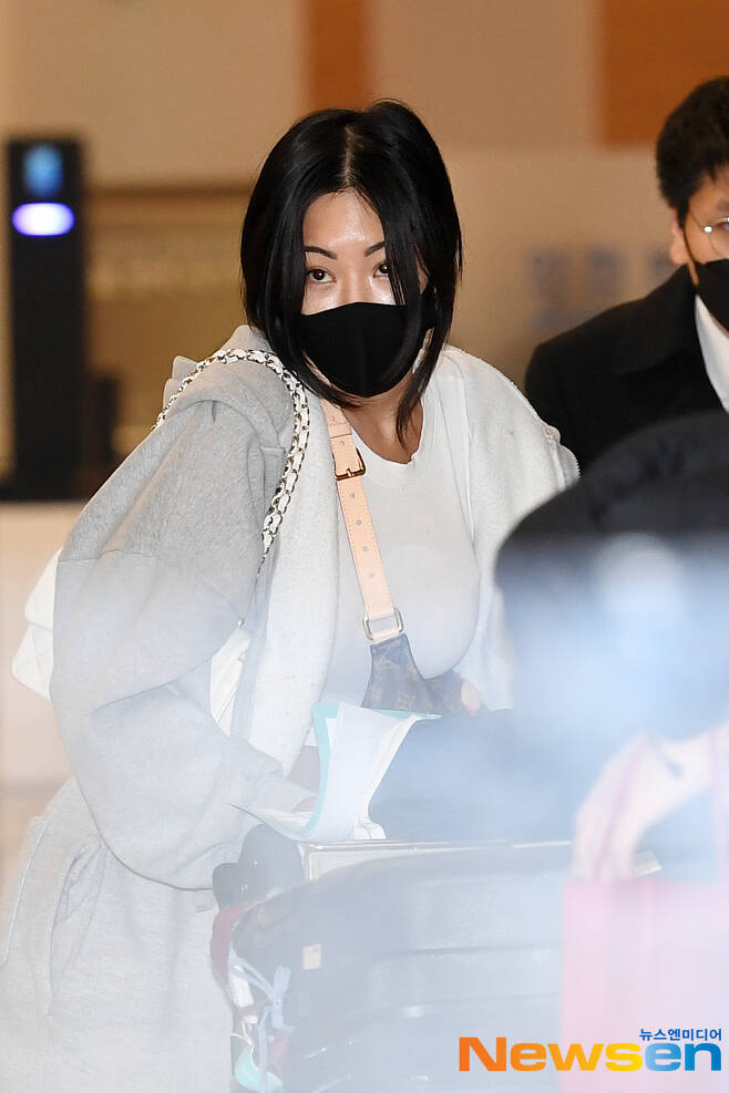 Singer Jessie arrives after completing a Vacation in United States of America New York via the Second Passenger Terminal at the Incheon International Airport in Unseo-dong, Jung-gu, Incheon, on the afternoon of December 20.