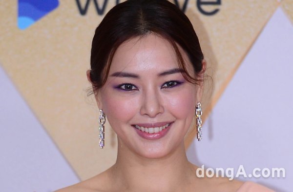 Actor Lee Ha-nui marriages.Lee Ha-nui Actor, who met a precious relationship, has promised to be a lifelong partner based on trust and affection for each other, said the agency Entertainment on the 21st.They said, Considering that it is a difficult situation, the two became married on December 21st today at the Seoul Motivation, with the marriage ceremony, which was attended by only the family instead of the marriage ceremony.I ask you for your congratulations and blessings.We respectfully ask that you refrain from overly speculating about your personal image because Lee Ha-nui Actors Actor is a non-entertainer.Lee Ha-nui Actor will be more mature as an actor and will be rewarded with good acting, so I would like to ask for your attention and support.Lee Ha-nui and his Husband met earlier this year with an acquaintance introduction and developed into lovers.Hello, Im a human entertainment.I have some good news regarding my friend Actor Lee Ha-nui.Lee Ha-nui Actor, who met a precious relationship, promised to be a lifelong companion based on trust and affection for each other.Considering that it is a difficult situation, the two became married on December 21st at the Seoul Motivation, with the marriage The Vow ceremony attended only by the family instead of the marriage ceremony.I ask you for your congratulations and blessings.In addition, since Lee Ha-nui Actors Actor is a non-entertainer, I politely ask you not to over-conjecture about your personal life.Please understand your gratitude.Lee Ha-nui Actor will be rewarded with more mature appearance and good acting as Actor in the future.Thank you.