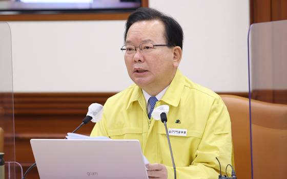 김부겸 국무총리가 22일 오전 정부서울청사에서 코로나19 대응 중앙재난안전대책본부 회의를 주재하고 있다. 〈사진=연합뉴스〉