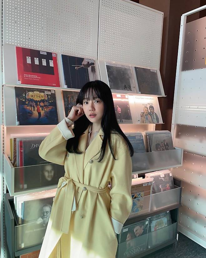 Actor Im Soo-jung boasted of her beauty during the show.Im Soo-jung posted a picture of his current situation through his instagram on the 22nd.The photo shows Im Soo-jung, who boasts an elegant atmosphere. She wears a yellow jacket and shows a bright style.Im Soo-jung, who is staring at the camera in a natural way. The neat atmosphere is more beautiful with the beautiful beauty of Im Soo-jung.In addition, Im Soo-jung also posted a smile on the bright side, while the visual was admirable.On the other hand, Im Soo-jung is appearing on TVNs 15th anniversary special drama Melancholia.