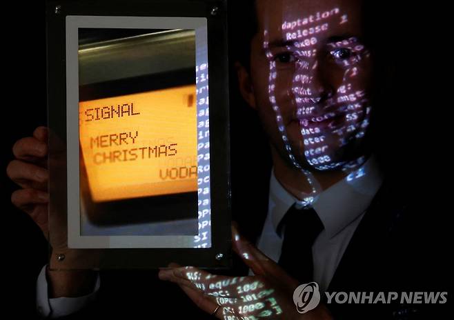 1억4천만원에 팔린 최초의 단문서비스 '메리 크리스마스' [로이터=연합뉴스]