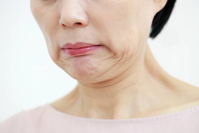 이중턱살이 생기는 원인을 정확하게 판단해야 개선이 가능하다./사진=클립아트코리아