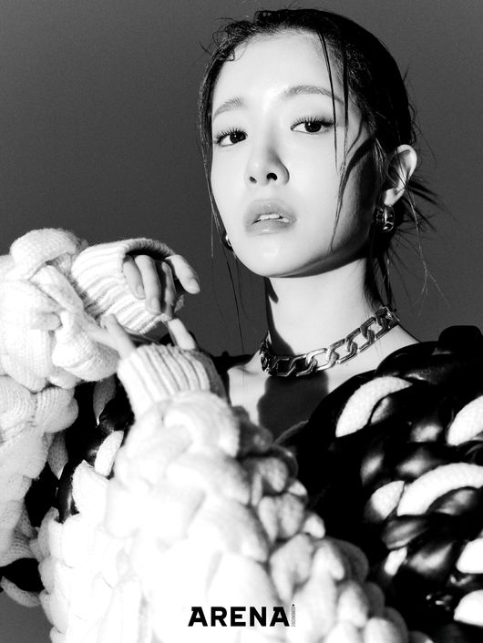 Actor Jung In-sun presented a new image through fashion pictorials.In the January issue of the mens fashion magazine Arena Homme Plus, Jung In-suns fashion picture and interview were released.Jung In-sun is emerging as the next generation Loco Queen, playing the role of In Yun-joo, who became a primary physician in a messy move in SBS Sunday Drama Ill Be Your Night.In addition, he poured out a solid acting effort and challenged the first two-person station after his debut, and he is perfecting like a completely different person and leading the audiences favorable reception.In the public picture, Jung In-suns reversal charm, which has never been seen before, was included.In the usual cute and lovely atmosphere Jung In-sun, bulky knit, leather costumes and glossy makeup are made with a senka to attract attention.Jung In-sun, who has made his debut as a child and has shown stable acting ability in various works so far, has made a more complete picture with intense eyes and charisma that fits the costume and concept as Acting the Character in the play.In addition, Interview told the reason why he chose Drama I will be your night which is currently on air, behind-the-scenes story, and the story of his best friend with Luna members.In particular, Yoonju is a lovely person who lives a hearty life.I was comforted by Acting Yoonju, he said, I feel like living in a happy world called your night. Jung In-sun, who has intensely painted the beginning of 2022 through the January issue of Arena, is expected to be active with unlimited potential and charm that has not yet been shown.On the other hand, Jung In-suns fashion picture and interview can be seen in the January issue of Arena Homme Plus.SBS Sunday Drama, which Jung In-sun is appearing on, will be your night, which will be held on the 26th (Sun) and 8 times at 11:05 pm on January 2 (Sun)