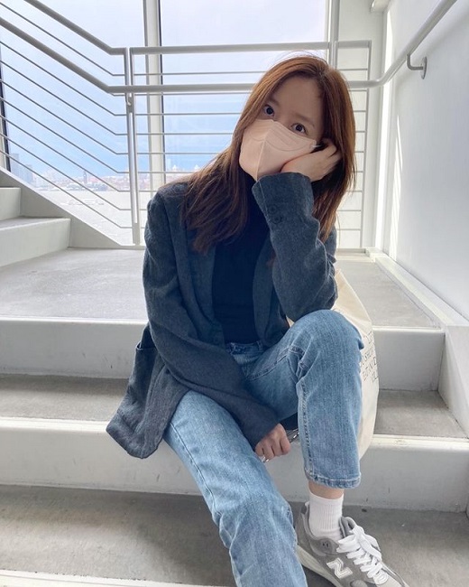 Actor Moon Chae-won boasted an extraordinary percentage.Moon Chae-won posted a number of photos on Instagram on Monday, saying, Thank you all, I hope you are well and comfortable in 2021.Moon Chae-won, dressed in a plain-clothes photo, had a lovely smile, especially by certifying the size of his face, which was small enough to leave a mask.On the other hand, Moon Chae Won postponed the case officer in the Audio movie floor which is released through Naver Vibe on the 27th.