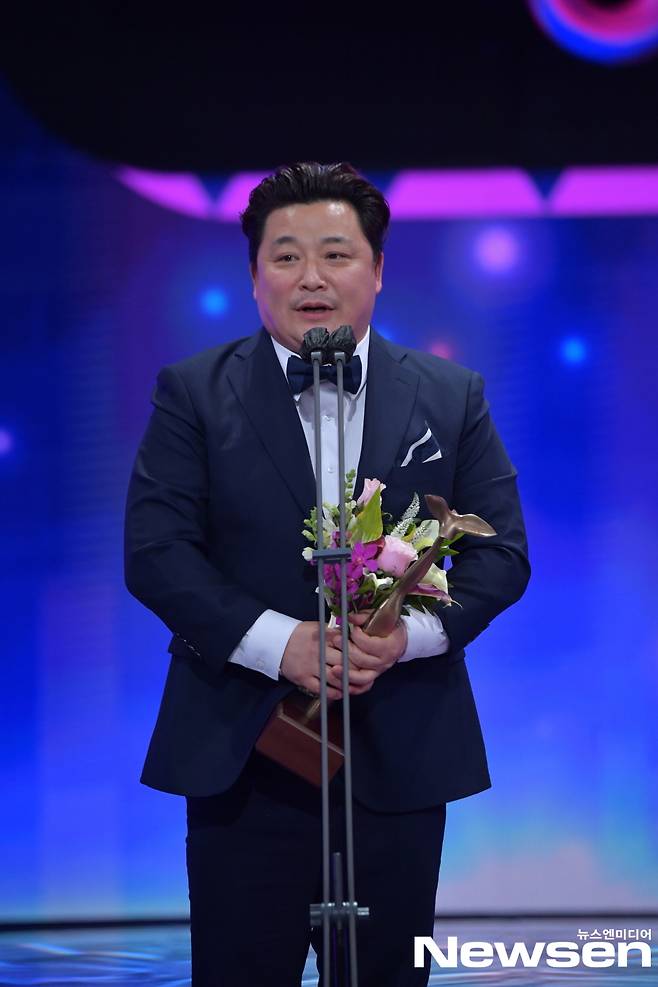 On the afternoon of December 25, 2021 KBS Entertainment Grand Prize was held at KBS, Yeouido, SeoulOn this day, Yoon Jung-soo attends and is making a wonderful stage.Photos Provision = KBS