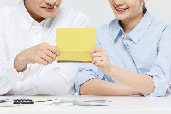 아이를 고려한 부모들의 재테크, 어떤 것을 생각해야 할까. 게티이미지뱅크