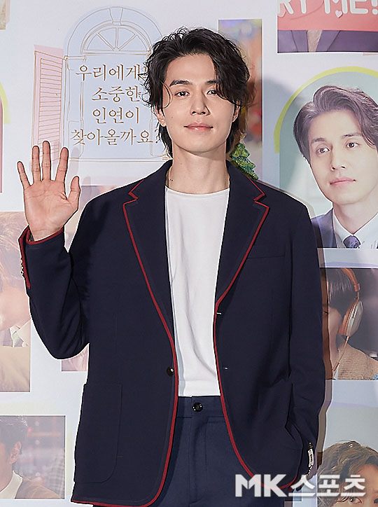 Actor Lee Dong-wook poses at the premiere of the Tving movie Happy New Year (director Kwak Jae-yong) which was held online on the afternoon of the 27th.Happy New Year I painted the story of people who visited Hotel Emrose with their stories and made their own connections in their own way.Photo Provision: CJ ENM, Tving (TVING)