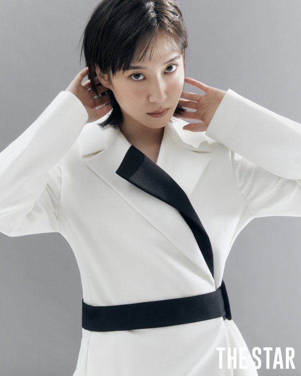 In this photo released through the January issue of Fashion Magazine The Star, Park Eun-bin showed off his intense presence under the theme of KING VS QUEEN.Park Eun-bin in the photo showed a reversal charm that had not been shown in the past, crossing the king and queen, wearing a tiara, watching a camera, or posing in a manic suit.Park Eun-bins picture is also the first cover of his life and the 100th issue of The Star.In an interview after the photo shoot, Park Eun-bin said, Thank you for choosing me. I am the first cover, but I am so glad to have a glorious title of 100.Park Eun-bin, who successfully completed KBS2 Drama The Kings Affair.I was convinced that it would be a precious work that I would never have again from the time I decided to appear.I am happy and grateful to have received a lot of love.  I wanted my character Hwi to be just one person regardless of gender.I have done my best and have no regrets because I have not been able to play the role of King Sezawa, he said.When asked about the criteria for choosing works to Park Eun-bin, who grew up as a Drama box office queen, he said, I want to do works that I can do and do my best.I want to experience many people, he said. I have to think about many things, but eventually I will do what my mind tells me. Asked what Acting is, Park Eun-bin said, The process of sublimation. The passage seems to be Acting.I feel that I can not do it as a human park Eun-bin, so I feel more fun and free when I act. Acting is my way of communicating.Of course, it takes away energy, but it repeats the process of refilling and emptying energy through Acting. Also, about the usual daily life, Rutin is home, filming, and home again.I cant live without being a housekeeper, he said, smiling, and working outside is not frustrating, but its very important and necessary.Finally, he said, I am really happy now, I am doing well without being sad. I hope that everyone will be healthy and happy in 2022.A candid interview with a fashion picture featuring Park Eun-bins charisma can be found in the January issue of The Star.