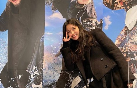 Actor Han Hyo-joo shows off her water-soaked beautyOn the afternoon of the 30th, Han Hyo-joo posted a picture on his instagram with the phrase The Pirate Movie Gazia!!!!In the photo, Han Hyo-joo took a picture at the production report of the film The Pirate Movie: Guardian: The Lonely and Great God Flag.The appearance of smiling in front of the poster with his face was lovely.Meanwhile, the film The Pirate Movie: Guardian: The Lonely and Great God Flag, which depicts the Spectacle adventures of The Pirate Movies, gathered in Sea to become the master of the royal treasure that disappeared without trace, is due for release in January 2022.