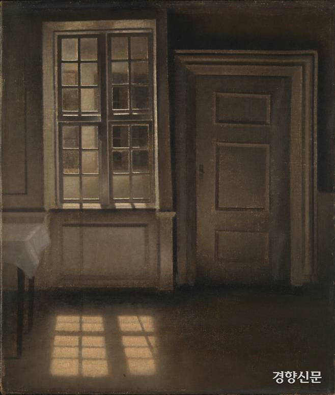 빌헬름 함메르쇼이, ‘실내, 바닥에 햇빛’,1906, 캔버스에 유채, 51.8x44㎝. 출처 테이트미술관