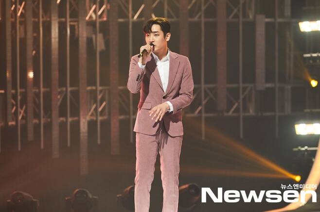 MSG Wannabe M.O.M (Ji Seok-jin, Kang Chang-mo, Park Jae-jung, and Wonstein) is performing at the 2021 MBC Song Festival held on the afternoon of December 31.(Photo Provision = MBC