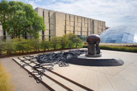 헨리 무어의 '원자력 에너지'(1966년). 인류 최초의 핵융합의 기념비다. 미 시카고 대학