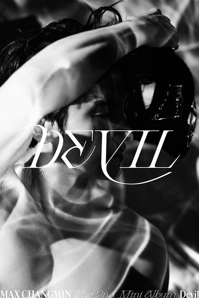 Changmins second mini-album Devil will be released on January 13 at 6 pm on various music sites such as Flo, Melon, Genie, iTunes, Apple Music, Sporty Pie, QQ Music, Cougu Music and Couer Music.This album is Changmins new solo album, which will be released in about a year and nine months after the first mini album Chocolate (Chocolate) released in April 2020. It will feature a total of six songs including Changmins colorful vocal charm and music color, including the title song Devil, which will attract high attention from music fans.Changmin has gained global popularity with his outstanding singing and performance skills through group and solo activities, and has been loved for his versatile charm by challenging a wide range of fields such as MC, entertainment, and acting.Meanwhile, Changmins new mini album Devil will begin pre-sale at various on-line and off-line music stores starting today (the 4th).
