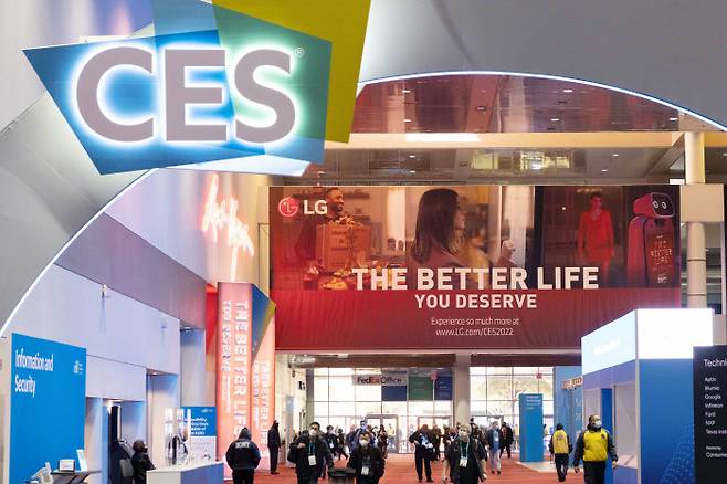 CES 2022가 열리는 미국 라스베이거스의 라스베이거스컨벤션센터(LVCC)에 LG전자 슬로건인 ‘모두가 누릴 수 있는 더 나은 일상(The Better Life You Deserve)’을  소개하는 광고판이 걸려 있다. LG전자 제공