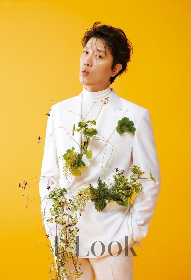 A Wit-like pictorial by actor Hee-soon Park has been released.On January 6, Salt Entertainment released several pictures of First Look 231 K-Culture no.1 Magazine by Hee-soon Park.Hee-soon Park in the public photo said, Hee-soon Park, an actor who plays an intense role but has a softer inner and wit-filled sense than anyone else.It is attracting attention because it emits new charm according to the concept of Hee-soon Parks other charm full of genuineness.It is making a colorful atmosphere by using colorful suits and flower accessories.In an interview after the photo shoot, Hee-soon Park asked what kind of person Hee-soon Park was like, I have played a lot of rough images for a while, but it is quite far from that image.I like to experience things and I am interested in new things, he said. It is open, especially in the work.After being asked how hot fandom affects the actors mindset or values, he said, Your reaction feels strong in the situation where your confidence or faith in yourself is weakened.I am a driving force to encourage and support myself. Finally, Hee-soon Park looked back at the past hours and said, It seems that I have walked only in front of me without looking up. I still feel sorry and thirsty because there are many things I have not done yet.It is really fun and fun to play now. Of course, as the day goes by, the more I get to know, the more difficult it becomes. 